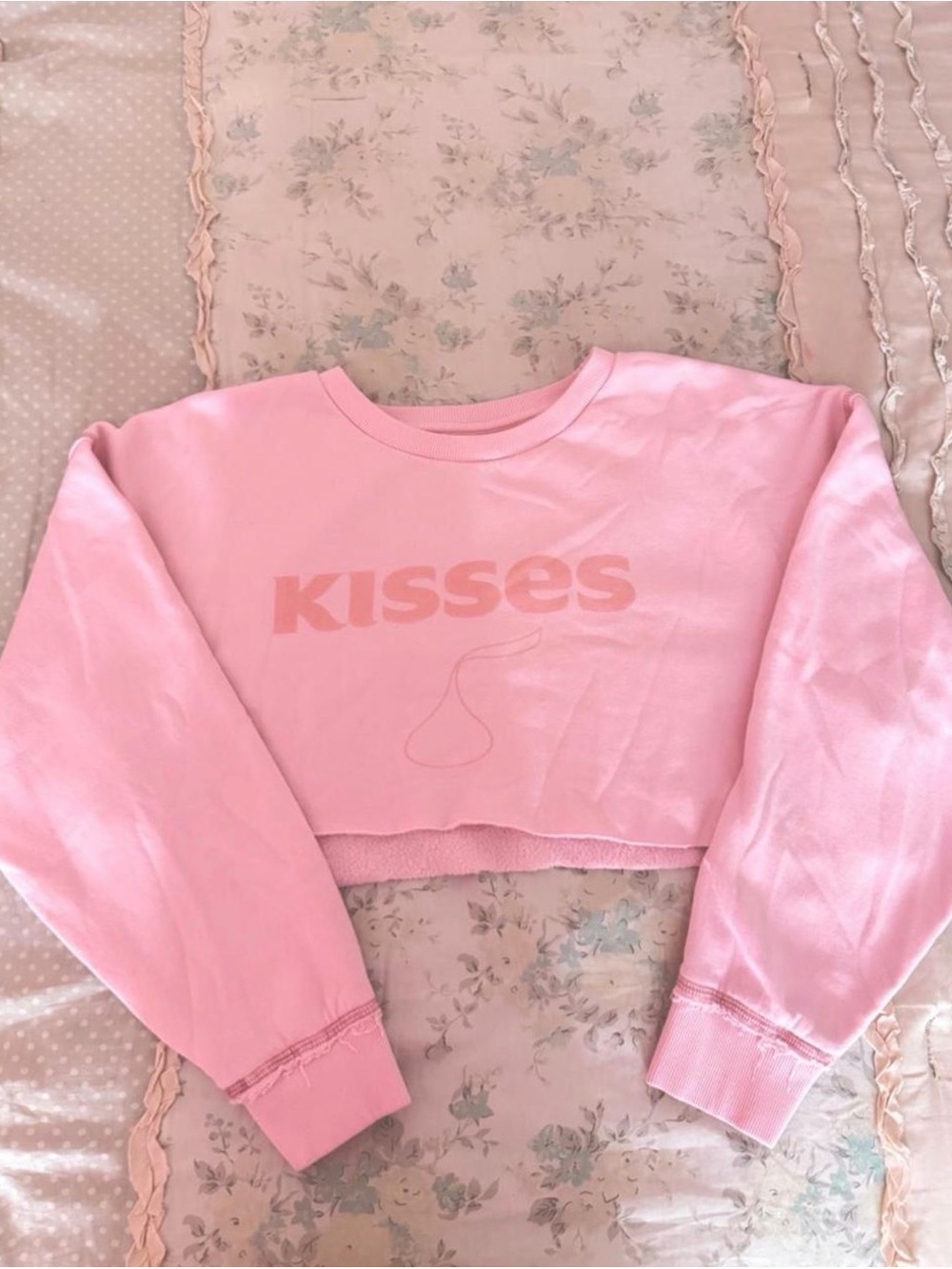 KISSES Cropped Pink Sweatshirt
